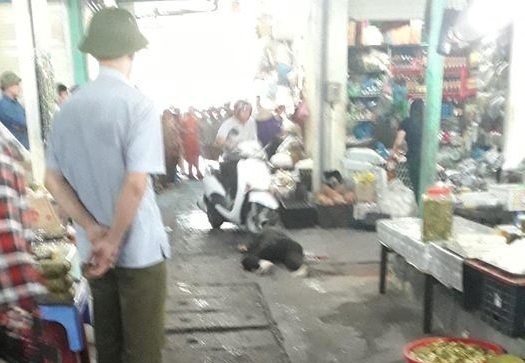 Một người phụ nữ bị chém tử vong khi đang đi chợ