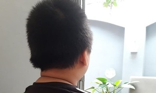 Bé trai nghi bị bố và dì ghẻ bạo hành nhiều năm ở Phú Thọ