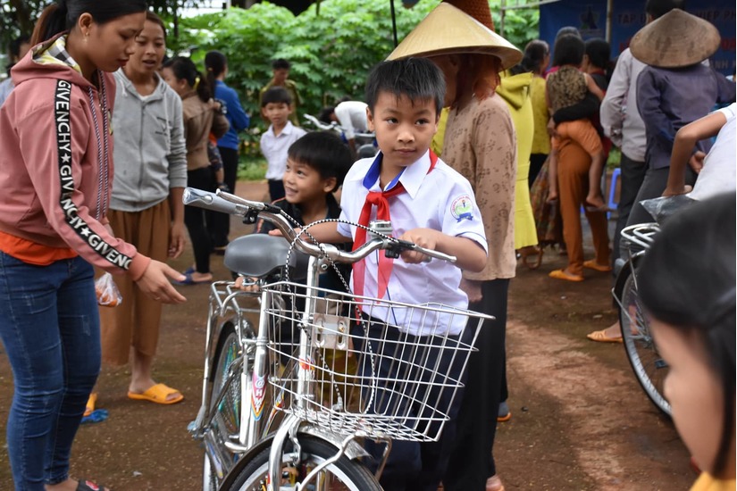 Tân Hiệp Phát trao tặng 50 chiếc xe đạp cho học sinh nghèo tại Gia Lai