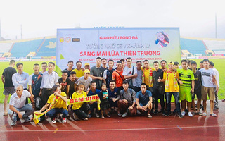 Tuấn Hưng và các cựu cầu thủ Nam Định đá bóng góp quỹ giúp đỡ nữ CĐV gặp nạn