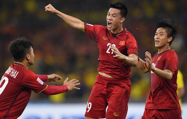 Tiền vệ Huy Hùng bất ngờ dính chấn thương tại V.League 