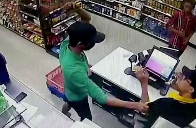 Thiếu niên 17 tuổi cầm đầu băng cướp hàng chục vụ tại cửa hàng tiện lợi