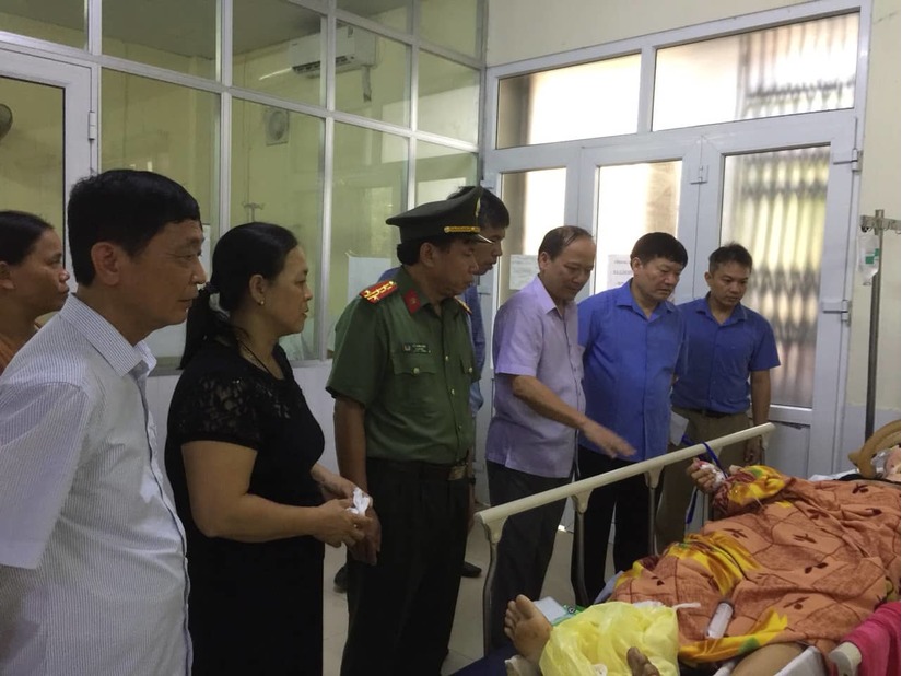 Xe khách húc đuôi container ở Hưng Yên, 16 người nhập viện
