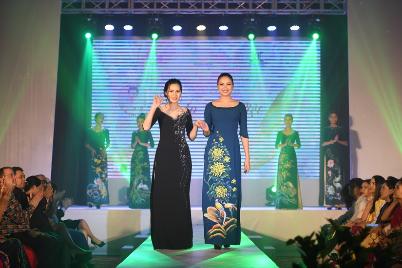 NTK Đỗ Trịnh Hoài Nam giới thiệu BST 'S Vietnam' mở màn New York Couture Fashion Week 2019