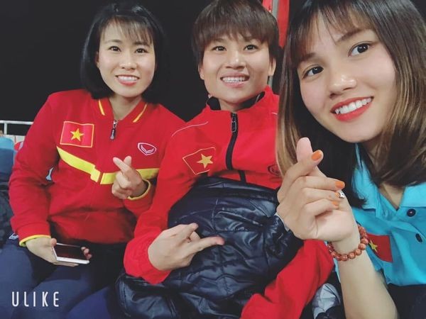 Cầu thủ nữ Việt Nam xinh như hot girl gây bão trong ngày vô địch4
