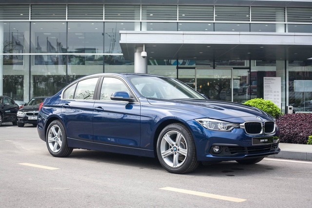 Chiếc BMW 320i đang giảm giá gần 300 triệu đồng có gì đặc biệt2