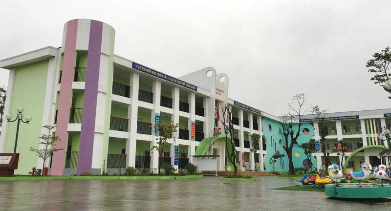 Phòng GD&ĐT huyện Mê Linh lên tiếng vụ hiệu trưởng bị phụ huynh tố 'vô cảm' với học sinh bị ngã bị gãy chân