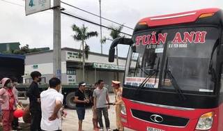CSGT chặn bắt xe khách Thanh Hóa 46 chỗ 'nhồi nhét' 87 khách
