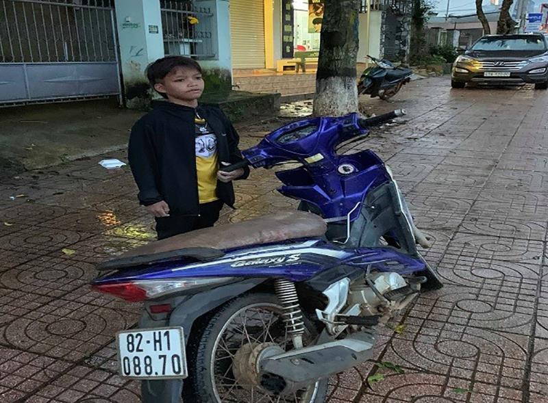 Bé trai 13 tuổi đi xe máy vượt 300km từ Kon Tum đến Đắk Lắk