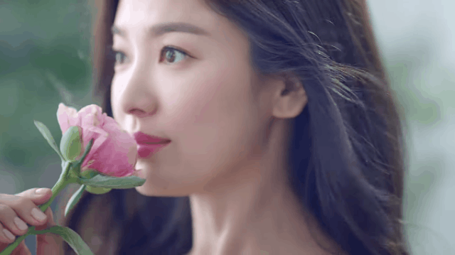 Hai tháng sau ly hôn Song Joong Ki, Song Hye Kyo dẫn đầu danh sách 10 mỹ nhân đẹp nhất xứ Hàn