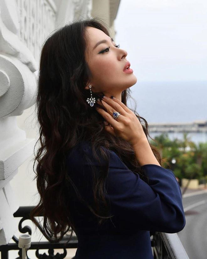 2 tháng sau ly hôn Song Jong Ki, Song Hye Kyo dẫn đầu danh sách 10 mỹ nhân đẹp nhất xứ Hàn