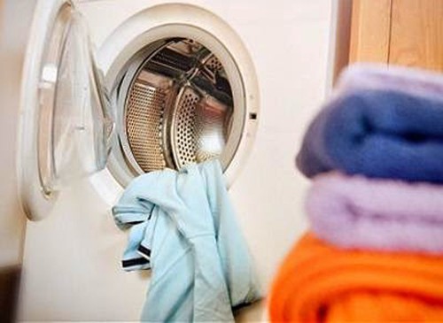 Luôn đóng cửa máy giặt sau khi giặt xong để tránh bụi, sai lầm tai hại đến khi nhận ra thì đã quá muộn