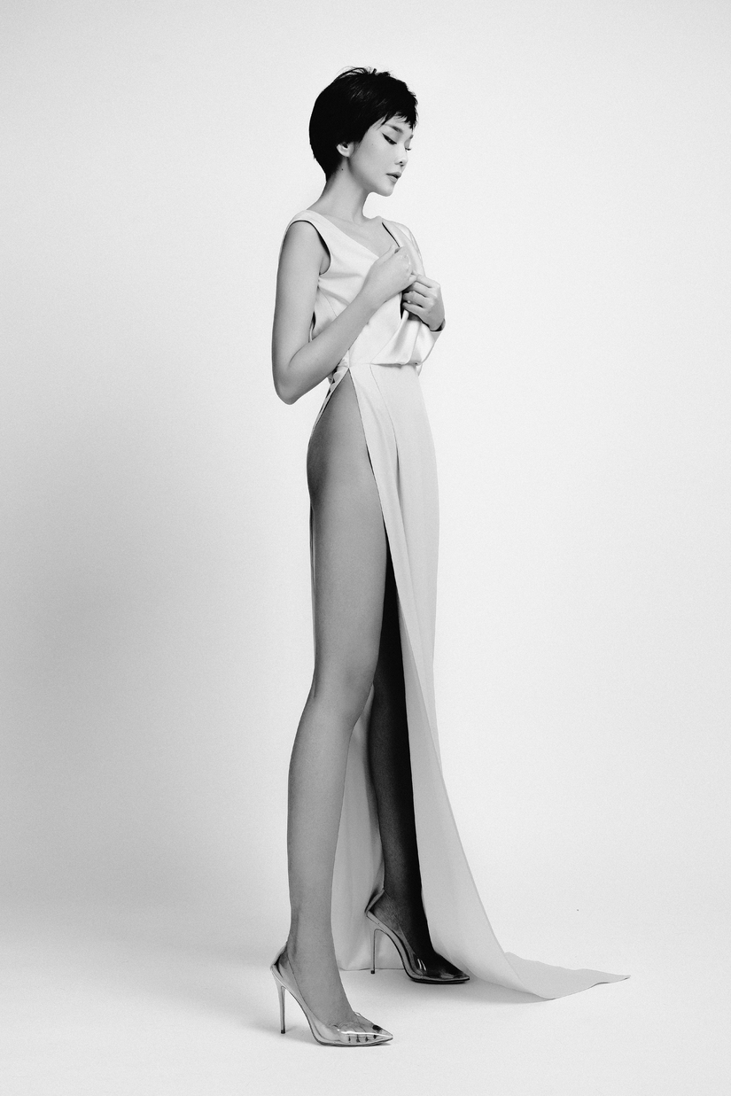 Thanh Hằng khoe đôi chân 1m2 trong BST của Công Trí tại New York Fashion Week