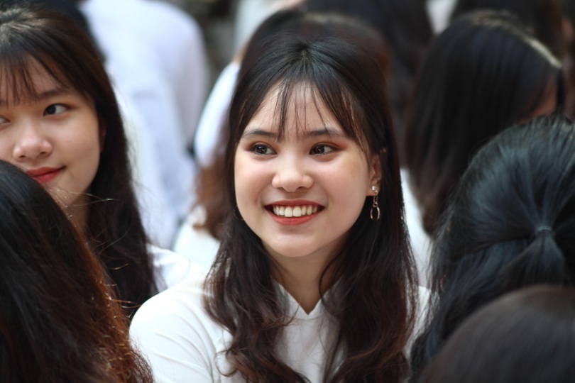 Nữ sinh trường THPT Trần Phú rạng rỡ đón chào năm học mới