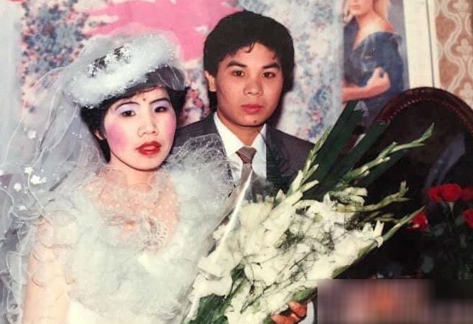 Bố mẹ là những nghệ sĩ trang điểm ảnh cưới giỏi nhất cho con của mình. Hãy cùng nhìn ngắm những bức ảnh cưới đẹp và trong trẻo của các gia đình ở Việt Nam, thể hiện sự gắn bó, tình cảm đậm chất khuynh hướng đặc trưng của văn hóa Á Đông.