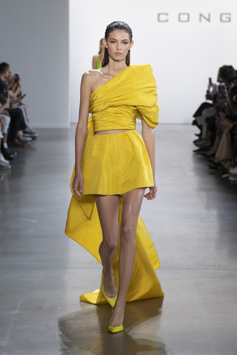 Chiêm ngưỡng 60 thiết kế của Công Trí tại New York Fashion Week Xuân hè 2020
