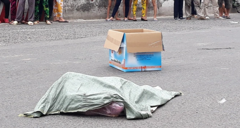 Thông tin chính thức vụ phát hiện bao tải chứa thai nhi rơi xuống đường từ xe máy của người phụ nữ