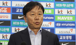 HLV Chung Hae-seong: 'Tôi muốn giúp cả nền bóng đá Việt Nam'