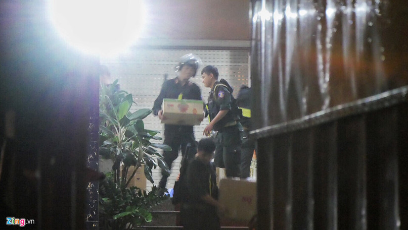 Trăm cảnh sát khám xét trụ sở Alibaba xuyên đêm, áp giải Nguyễn Thái Luyện đi lúc rạng sáng