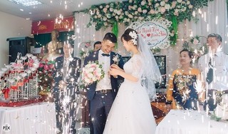 Đám cưới HOT: Trai ế 35 tuổi cười 'như được mùa' khi 'vớ' được vợ kém 16 tuổi