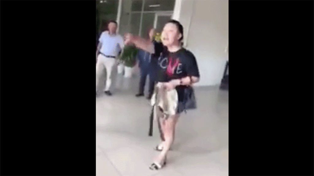 Thông tin mới nhất vụ nữ công an lăng mạ nhân viên sân bay Tân Sơn Nhất