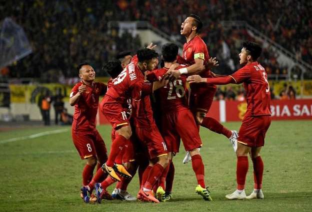 Đội tuyển Việt Nam so tài với đàn em U22 trước trận gặp Malaysia