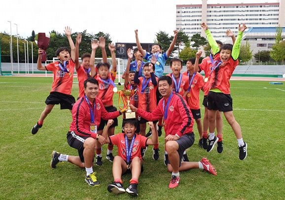 Đại diện Việt Nam vô địch giải bóng đá trẻ tại Hàn Quốc