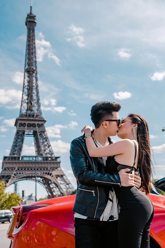 Âu Hà My cùng chồng bên siêu xe Ferrari dưới chân tháp Eiffel2