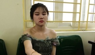 Hotgirl 10X cùng thanh niên phê ma túy đánh võng trên đường phố Hà Nội