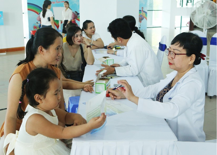 Hàng ngàn phụ huynh và trẻ em tham gia chương trình ngày hội sữa học đường Đà Nẵng