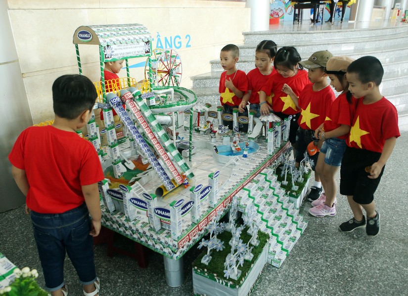 Hàng ngàn phụ huynh và trẻ em tham gia chương trình ngày hội sữa học đường Đà Nẵng