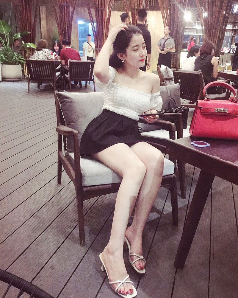 Cận cảnh nhan sắc 'xinh như hot girl' của nữ sinh điều hành môi giới mại dâm