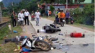 Hai xe máy đấu đầu kinh hoàng ở Lạng Sơn, 5 người thương vong