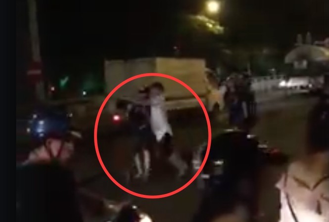 Nam thanh niên bị đánh hội đồng nguy kịch khi ăn mừng chiến thắng của tuyển Việt Nam