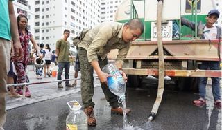 Xe chở nước tưới cây chưa vệ sinh kỹ khiến 'nước sạch' ở Linh Đàm có mùi tanh