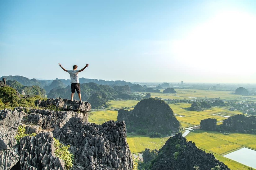 Lúa trải vàng, sen nở rộ giữa thu ở 'thánh địa sống ảo miền Bắc'