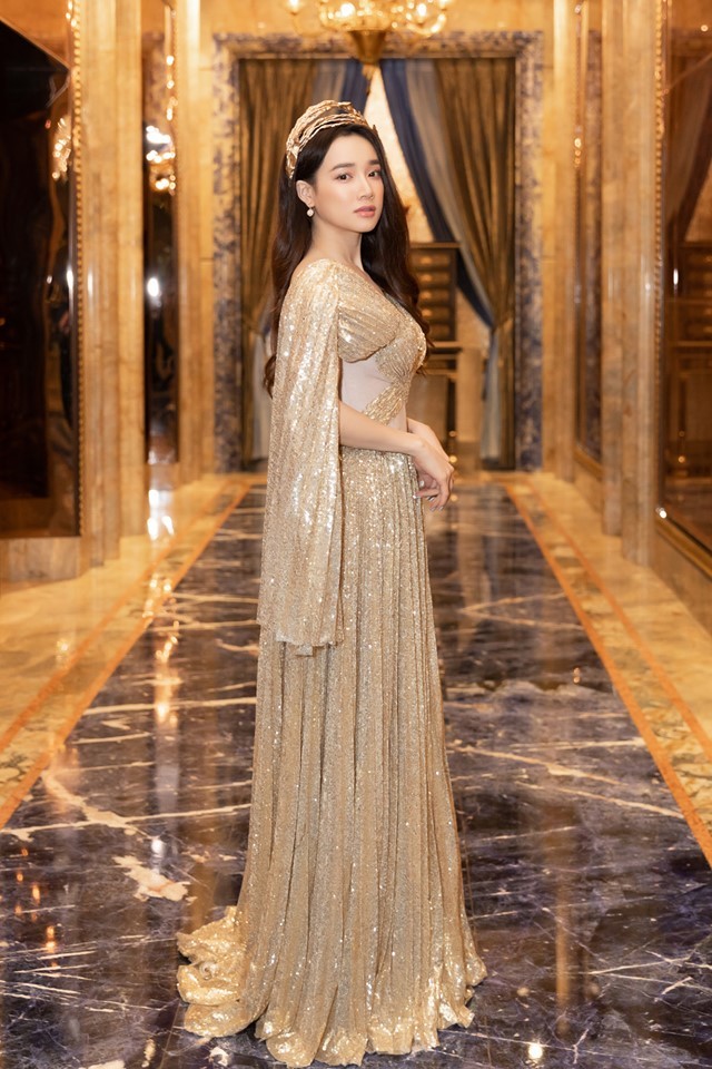 Nhã Phương xinh đẹp và ngọt ngào khi hoá nữ thần Hi Lạp 