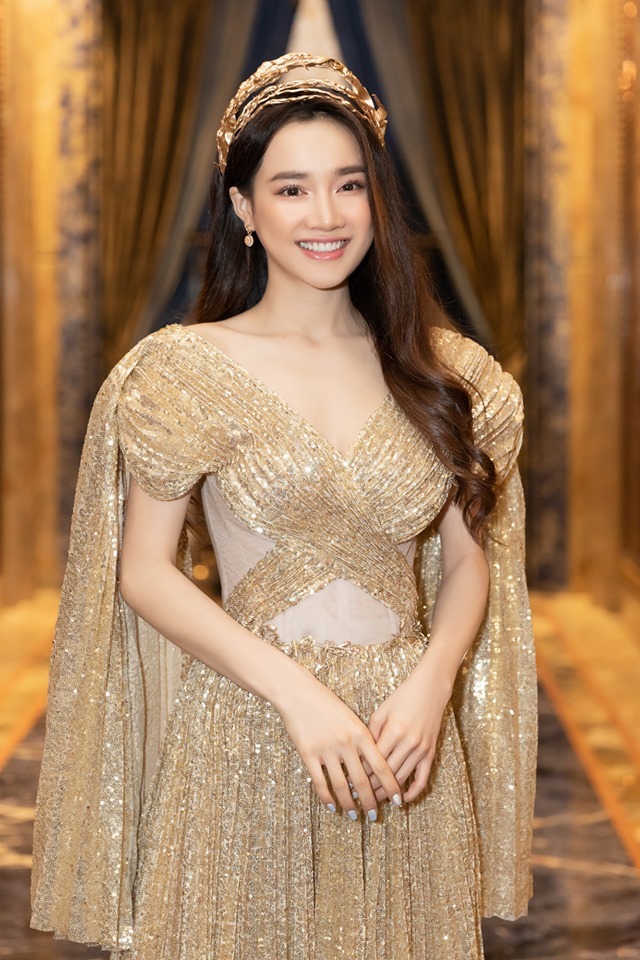 Nhã Phương xinh đẹp và ngọt ngào khi hoá nữ thần Hi Lạp 