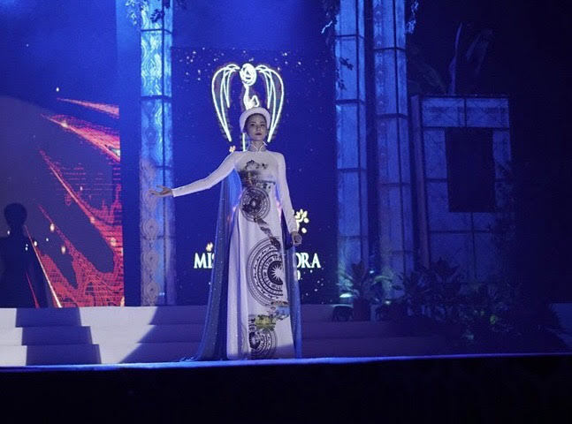 Hoàng Hạnh nhận huy chương thứ 3, nằm trong Top 5 bảng xếp hạng huy chương tại Miss Earth