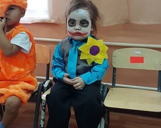 Hóa trang thành Joker trước lễ Halloween, em bé gây 'sốt' với biểu cảm hoang mang