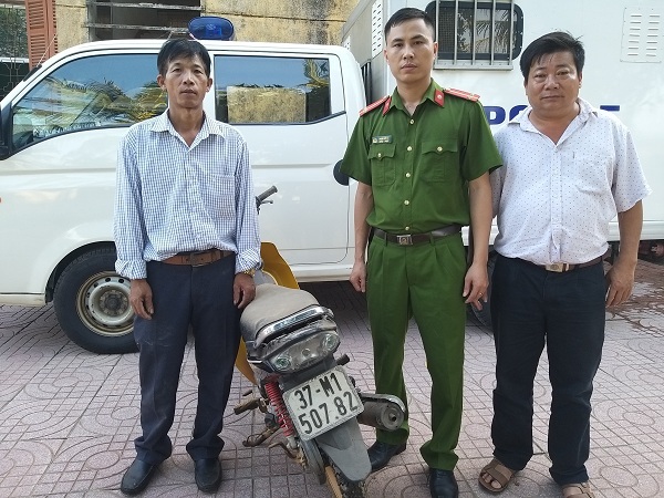 Người đàn ông Nghệ An bất ngờ nhận được xe máy mất cắp đã 5 năm