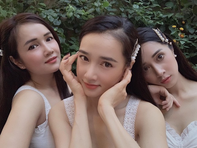 3 chị em nhà Nhã Phương xinh đẹp đọ sắc cùng nhau