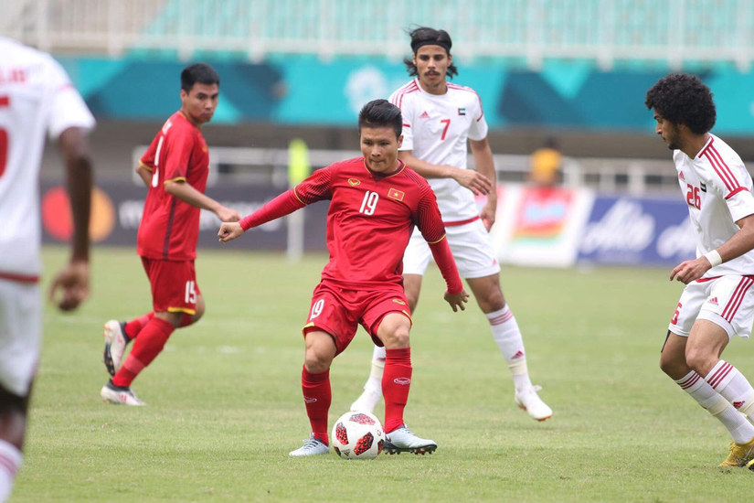 HLV UAE gặp áp lực lớn trước trận làm khách Việt Nam