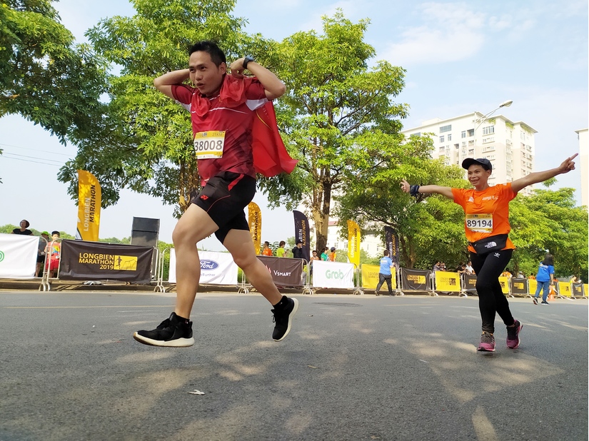 PGĐ Tân Hiệp Phát cùng gần 6000 người tham gia giải chạy Longbien Marathon 2019