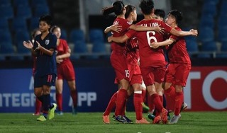 CĐV Thái Lan chán nản khi đội nhà để thua Việt Nam ở giải châu Á