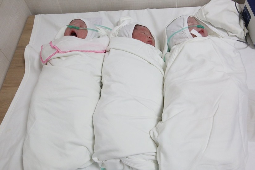 Người phụ nữ bất ngờ sinh 3 con sau 9 năm hiếm muộn 3