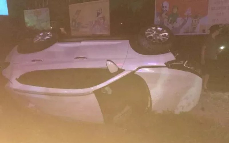 Clip: Khoảnh khắc ô tô của Phó Bí thư Huyện ủy Thanh Hóa bị tàu hoả húc văng 2