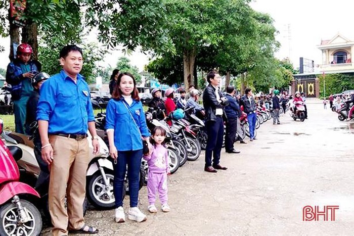 Mô hình 'xếp hàng đón con' từ Nam Định lan tỏa đến hơn 140 trường học ở Hà Tĩnh