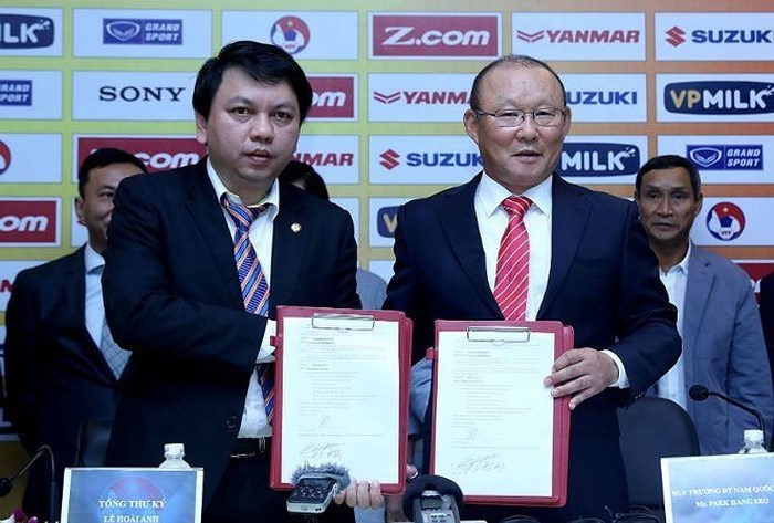 Cầu thủ tuyển Việt Nam nói gì khi HLV Park gia hạn hợp đồng với VFF2