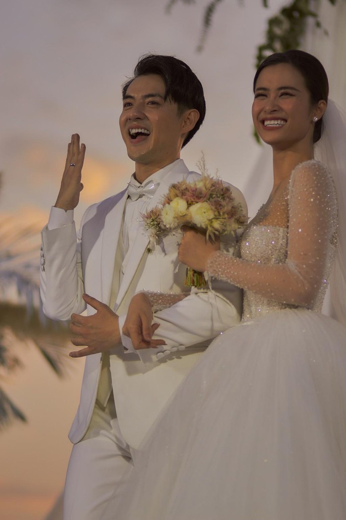 NTK Chung Thanh Phong tiết lộ váy cưới của Đông Nhi mất gần 1 tháng để hoàn  thành